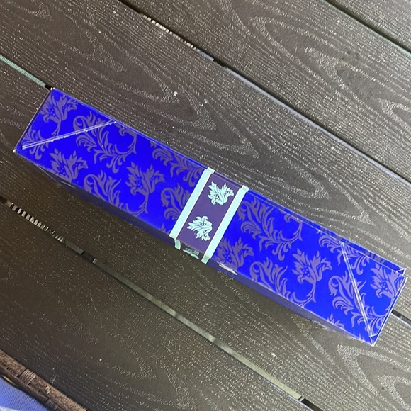 -- NRFB Vintage 1995 AVON ~ Winter Velvet Barbie Doll ❄️ - Picture 15 of 16